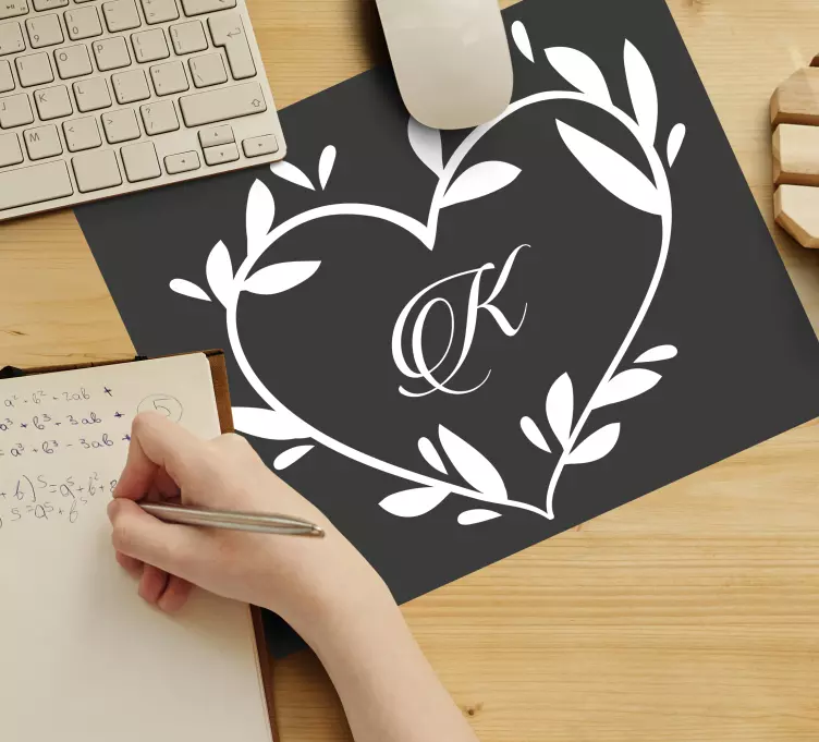 Personalised mouse mat with heart shaped monogram - TenStickers