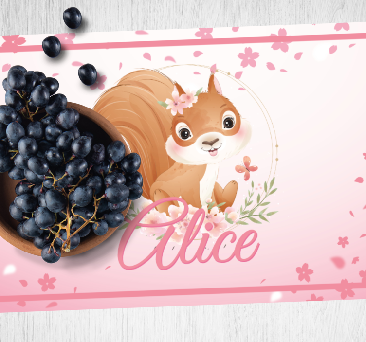 Children placemat with adorable squirrel design - TenStickers