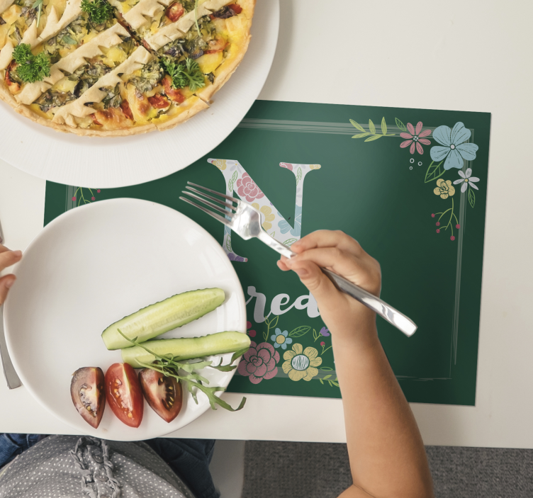 Customisable placemat floral initial design - TenStickers