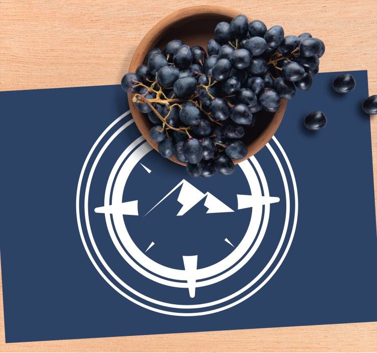 Modern placemat with mountain compass design - TenStickers