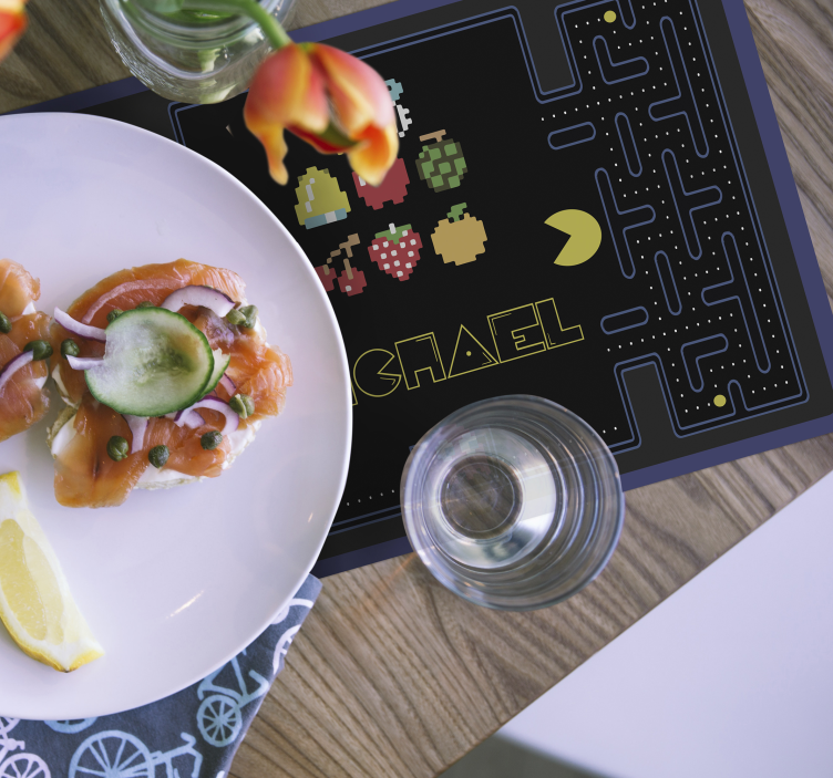 Pac Man game kids placemat - TenStickers