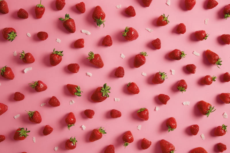 Modern placemat strawberry pattern design - TenStickers