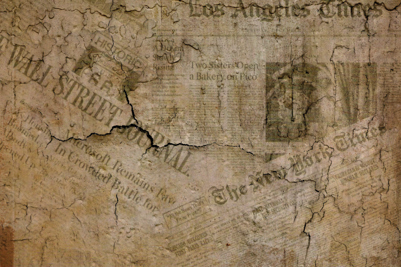 Cracked paper surface placemat - TenStickers