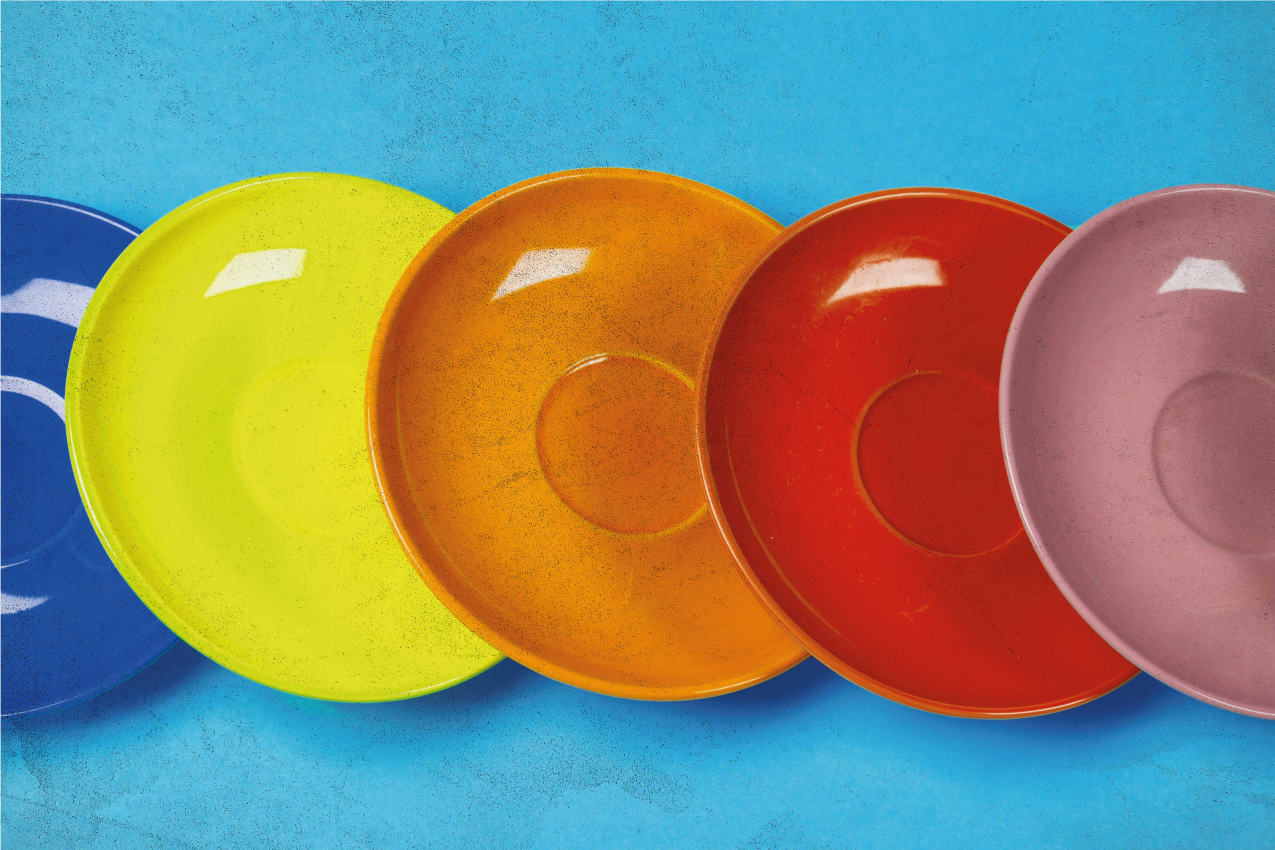 Modern placemat with colorful round dishes - TenStickers