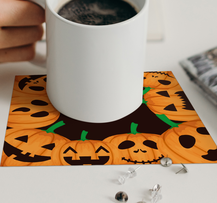Halloween coaster with grinning pumpkin faces - TenStickers
