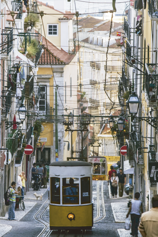 Landscape poster tram in lisbon - TenStickers