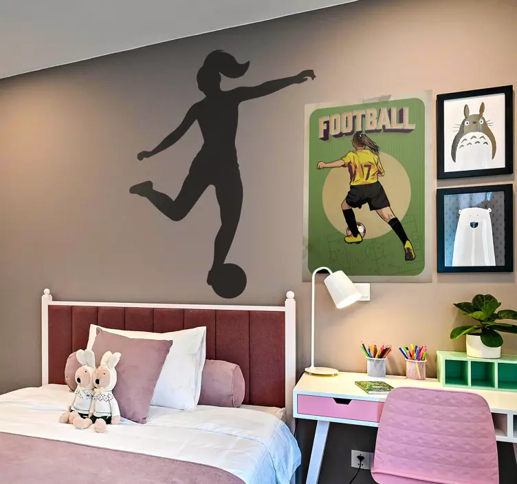 Woman silhouette football wall sticker - TenStickers