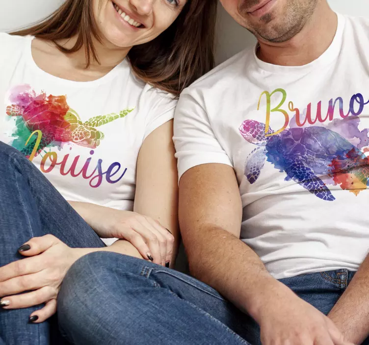 Colorful turtles with names couple t-shirts - TenStickers