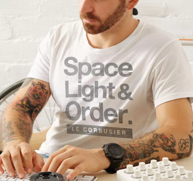 Le Corbusier needs T-shirt - TenStickers