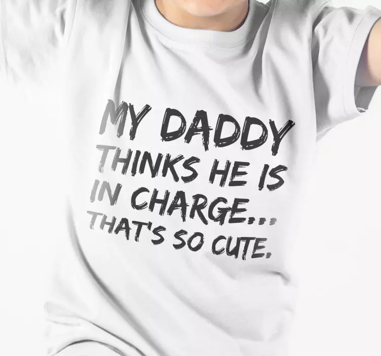My daddy thinks he is in charge Baby shirt - TenStickers