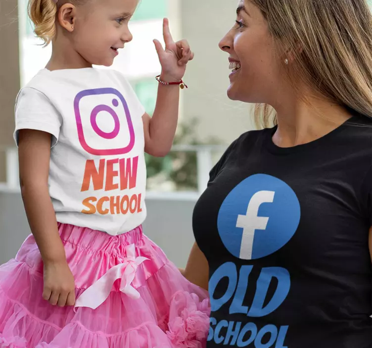 Social media old and new school mother and daughter t-shirt - TenStickers