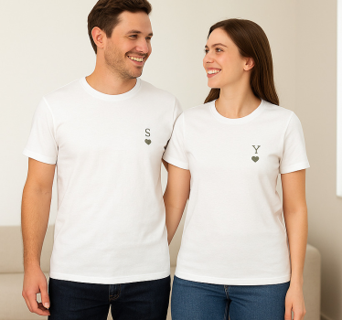 Couple t-shirts minimalistic initials design - TenStickers